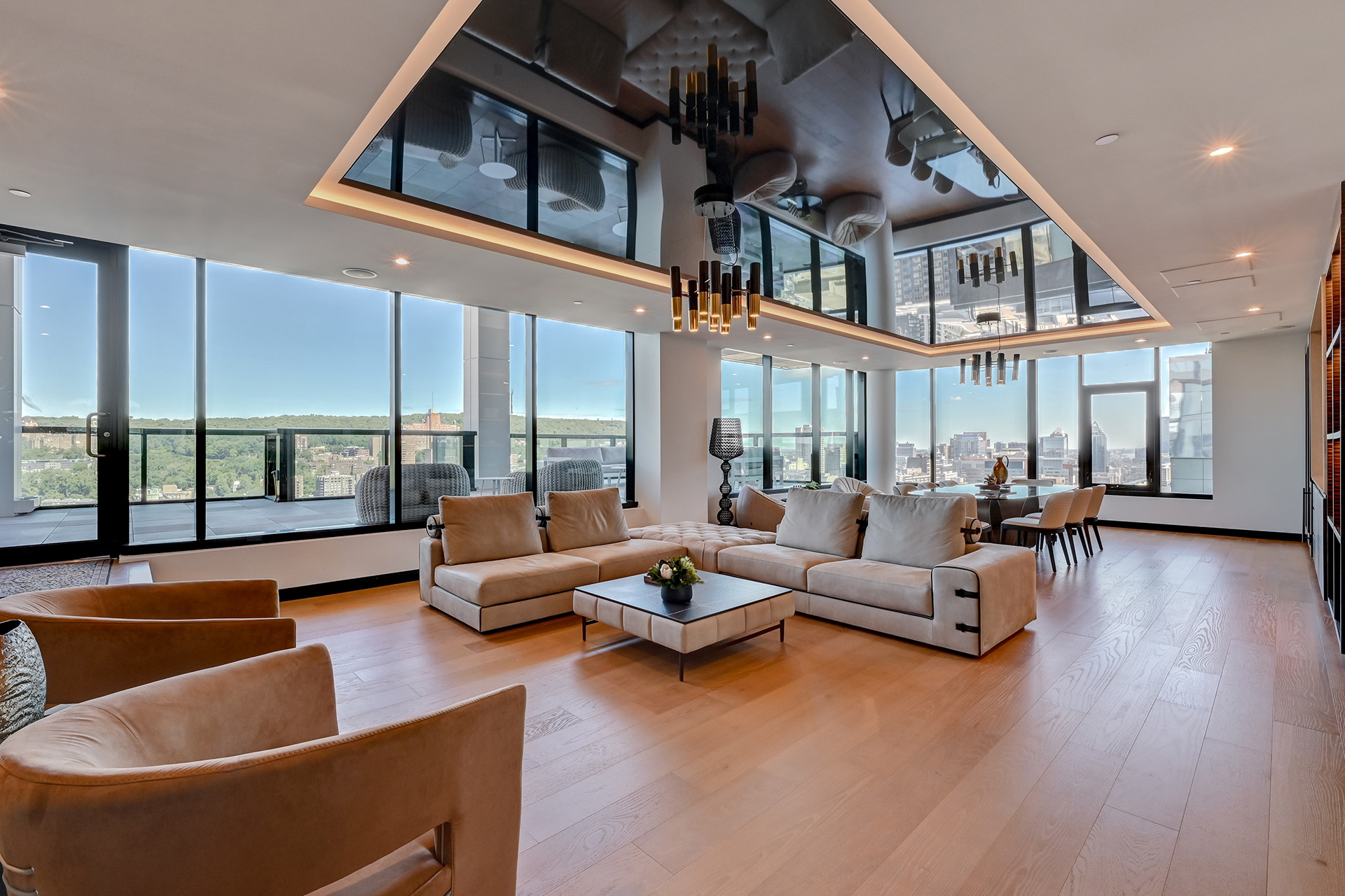 1111-Skylounge-1920px